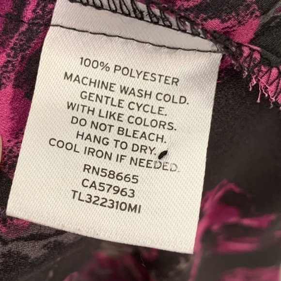 Leith Floral asymmetrical Sleeveless Blouse - Picture 8 of 9